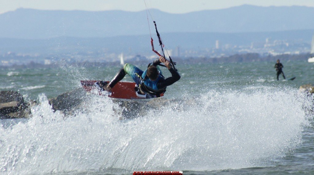 olivier-railey-rsc-kiteboard-royaume-backroll.jpg